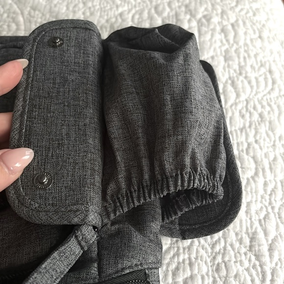 Lug Sidekick excursion pouch w/ RFID NWT black/grey color - Picture 4 of 7